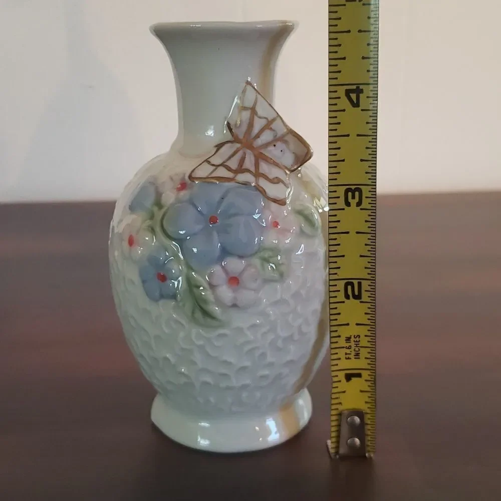 Pretty Vintage Porcelain Floral Butterfly Bud Vase with Gold Trim - Picture 9 of 10